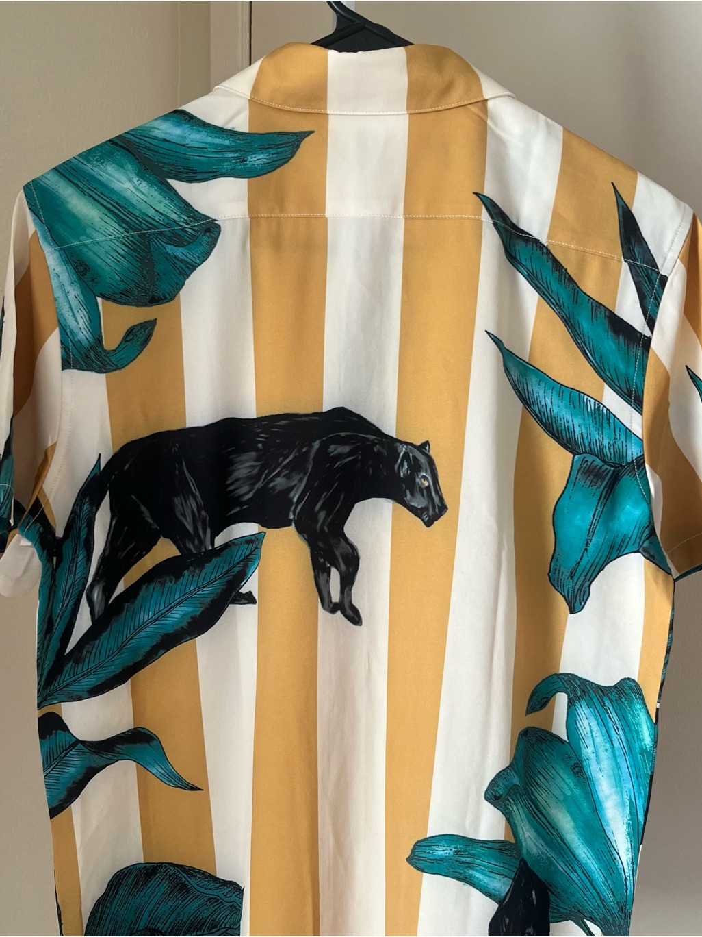 Mavrans Pantera Weekend Shirt Black Panther Floral Print Size S Nwt — image 6 of 8